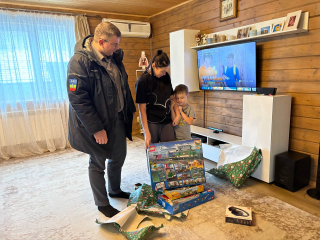 Директор Красногорской теплосети исполнил мечту мальчика из ДКЦ имени Рошаля