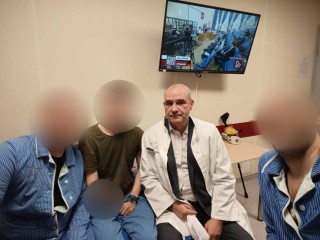 Глава Краснознаменска поздравил с днем рождения раненых бойцов СВО в госпитале