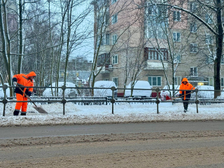 Коммунальные и дорожные службы в Можайске продолжают убирать снег