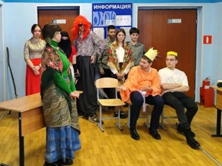 «Лира» против Бабы-Яги: в Луховицком техникуме показали новогоднюю сказку для студентов