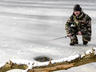 Зимняя рыбалка: где и как ловить рыбу зимой, как выбрать одежду, снасти и приманку