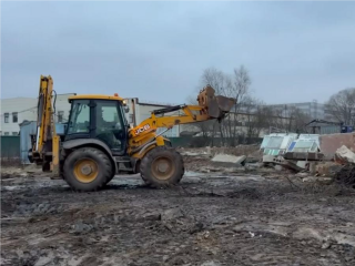 Спецтехника полностью освободила участок земли в Беляниново от контейнеров