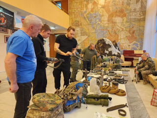 Примерить бронежилет и каску можно на выставке волонтерского музея СВО в Чехове