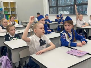 Как в Ямской школе учат детей безопасно добираться до школы с помощью игры