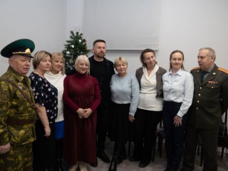 Поэт и музыкант Александр Галицкий выступил с концертом в лобненской библиотеке