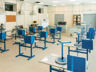 Учеников многих школ в Одинцовском округе отпустили с уроков из-за трагедии в Горках-2