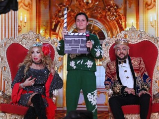 «Голубой огонек» без прикрас: зарплаты массовки, гонорары звезд и правда о шампанском