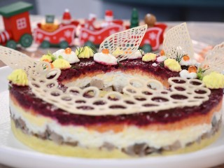 Новый способ подать «селедку под шубой»: выглядит как ресторанное блюдо