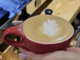 Врач предупреждает: четыре чашки кофе могут навредить сердцу и ЖКТ