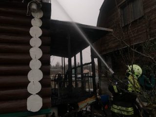 Баня в огне, соседи в безопасности: спасатели ликвидировали пожар в Орехово-Зуевском городском округе