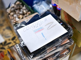 Участник программы «Герои Подмосковья» Кирилл Прудников вручил награды школьникам