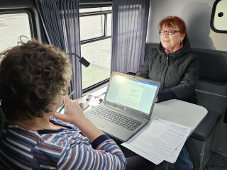 Жители получили ответы по льготам, ЖКХ и опеке на приеме передвижного юрофиса