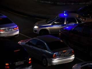 Юрист рассказал, что грозит хулигану, ослепляющему лазером водителей в Подмосковье