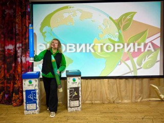 Для подопечных «Доброго дома» устроили практический урок с настоящими контейнерами