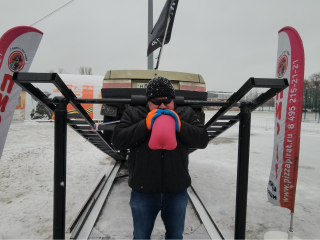 На морозе с тонной металла и грелками: «Русский Халк» из Люберец готовит мировой рекорд