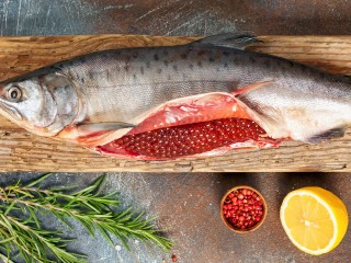 Рыбка с выгодным «сюрпризом»: как правильно выбрать горбушу с икрой