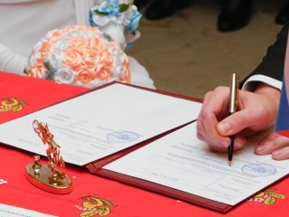 Заявление один раз — выплата всегда: в Дубне семьи-юбиляры получают деньги