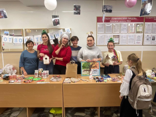 В Химках прошла школьная ярмарка: учителя, ученики и родители собрали средства для благотворительных фондов