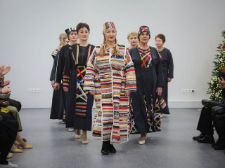 В Ликино-Дулеве модели «серебряного» возраста представили коллекцию столичного дизайнера