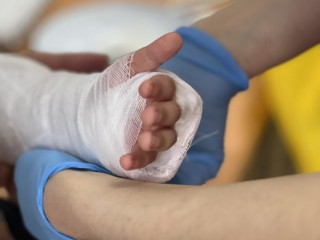 Пять ошибок, из-за которых дети получают травмы зимой: как их быстро исправить уже сегодня, советы главного травматолога Подмосковья