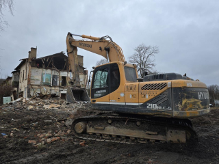 Прощай, старость: под Можайском снесли аварийный дом