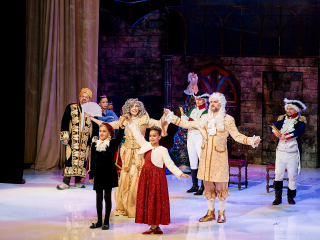 Спектакли и Дед Мороз на электросанях: ДК «Контакт» анонсировал новогоднюю программу