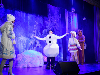 Снеговик-почтовик привез новогоднее чудо детям из Химок