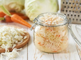 Получится хрустящей и сочной: когда квасить капусту по лунному календарю в декабре 2025