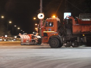 Рузские коммунальные службы обрабатывают дороги песко-соляной смесью