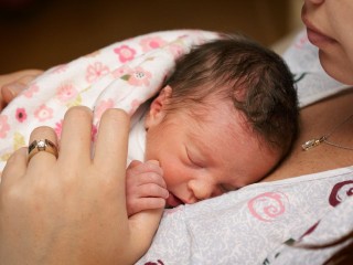 Подарок под елкой: ₽30 тыс. родителям, чей ребенок родится 1 января