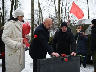 В день ввода советских войн в Афганистана бронничане возложили цветы к мемориалу