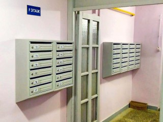 Как в Одинцове преобразили 28 подъездов: краска, окна и экономное освещение