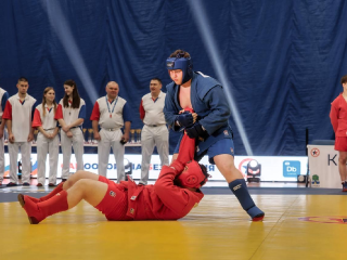 Миллион за упорство: дубненские самбисты получили сертификат на новую форму