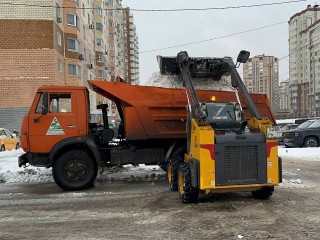 Южный привели в порядок: коммунальщики убрали снег после ночных осадков