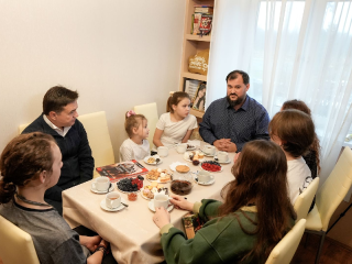 Двойной стаж, реабилитация и пособия: как в Дубне поддерживают семьи военнослужащих СВО