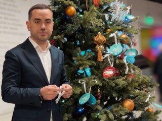 Елка, которая объединяет: как акция превращает незнакомцев в добрых волшебников