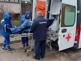 Инсульт на парковке: как пожарные Волоколамска превратили дежурство в «службу переноски»