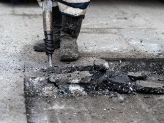 Снег и асфальт: в Ступине ликвидировали ямы в селах и деревнях