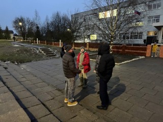 Перила на ступеньках у школы установят в Шарапове по просьбам жителей