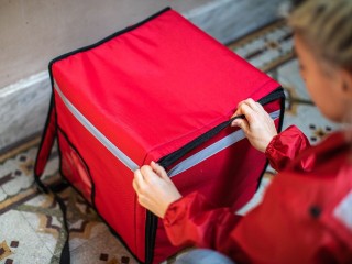 Попались, которые катались: кем оказались курьеры-перевозчики детей