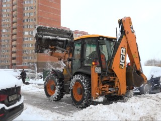 Коммунальные службы Власихи оперативно ликвидируют последствия ночного снегопада