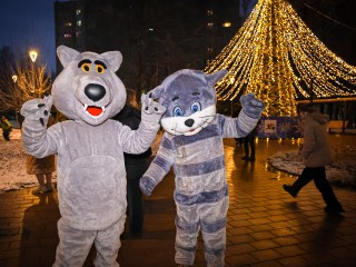 Веселые традиции: хороводы и праздничный концерт пройдут в Свердловском парке