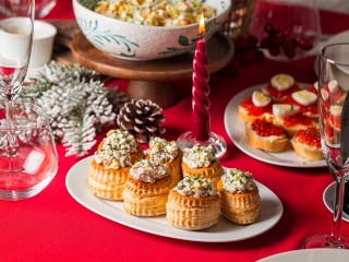 «Всего 30 минут и стол загляденье!»: как без особых хлопот приготовить новогоднее угощение