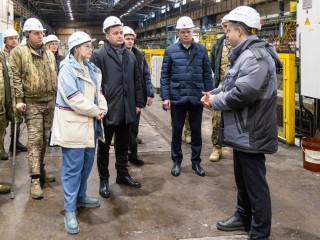 Промышленный туризм в действии: ветеранам СВО показали металлургический завод