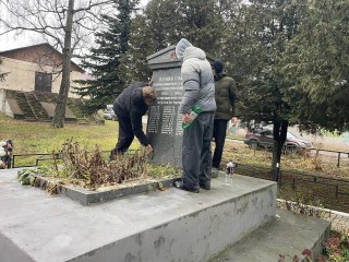 Лицеисты привели в порядок братские могилы в Рузском округе