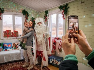 «Это настоящий квест»: резиденция Деда Мороза на «Бронницком лугу» стала популярной