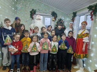 В резиденции Деда Мороза на «Бронницком лугу» встречали особенных гостей