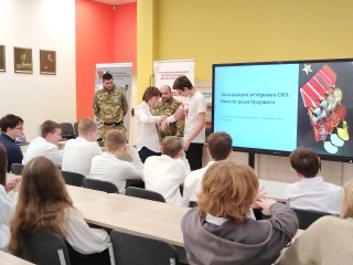 Передача бесценного опыта: о чем говорили участники спецоперации с учениками Верзиловской школы