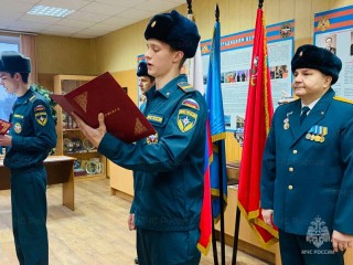 Вступление в ряды героев: молодые пожарные Подмосковья приняли присягу на верность службе
