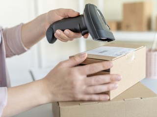 Автоматические списание чаевых в пунктах выдачи заказов фиксируют клиенты маркетплейса